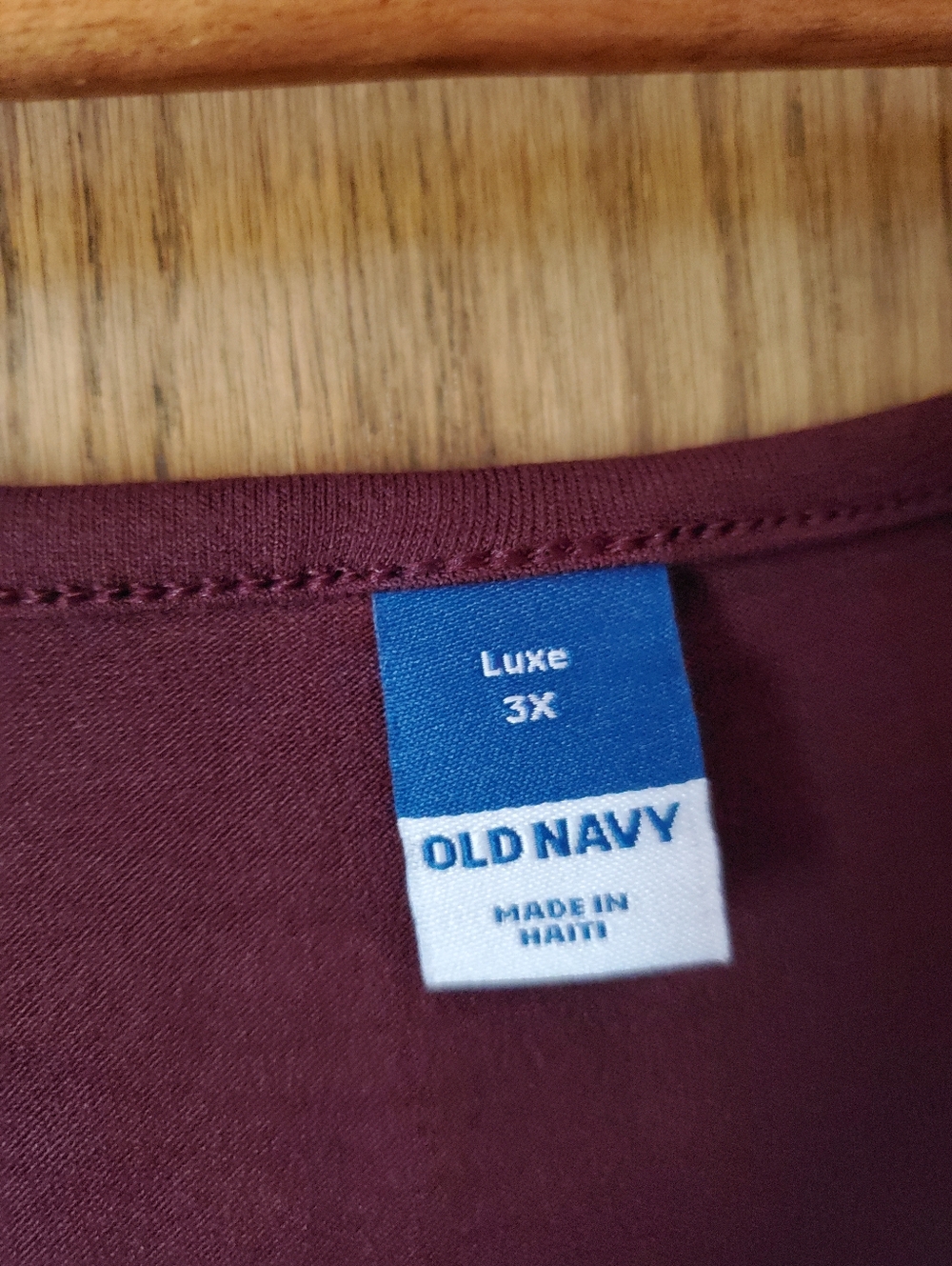 Old Navy Relaxed V-Neck Top in Plum. Size: 3X. - Picture 2 of 3